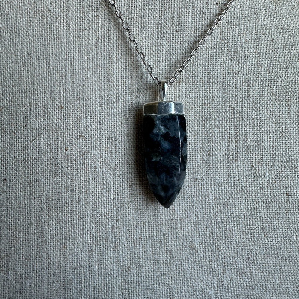Stella and Dot Silver and Black Pendant Necklace - Picture 2 of 2